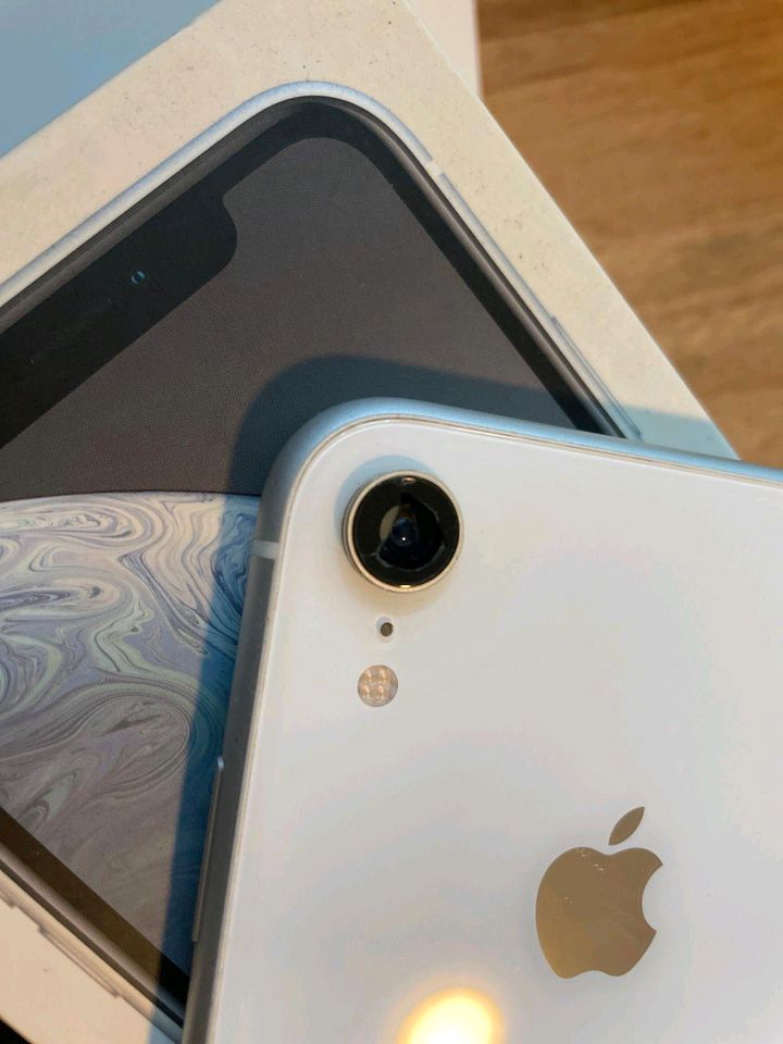 iPhone XR, weiß 64 GB in Ratingen