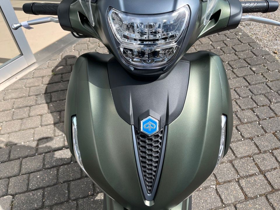 Piaggio Beverly 400 S Grün NEUFAHRZEUG SOFORT in Heinsberg