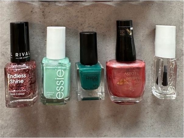 Nagellack - Essie / Rival de loop / Astor / trend in Seth Holstein