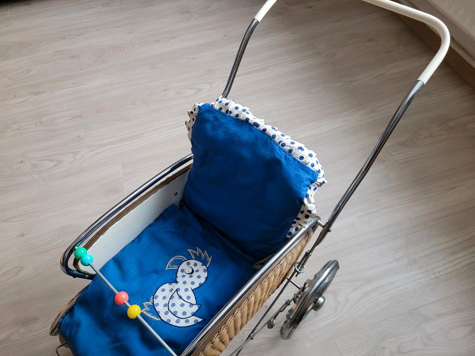 Kinderwagen Puppenwagen 60er mit Chrom Felgen und Korb in Villmar