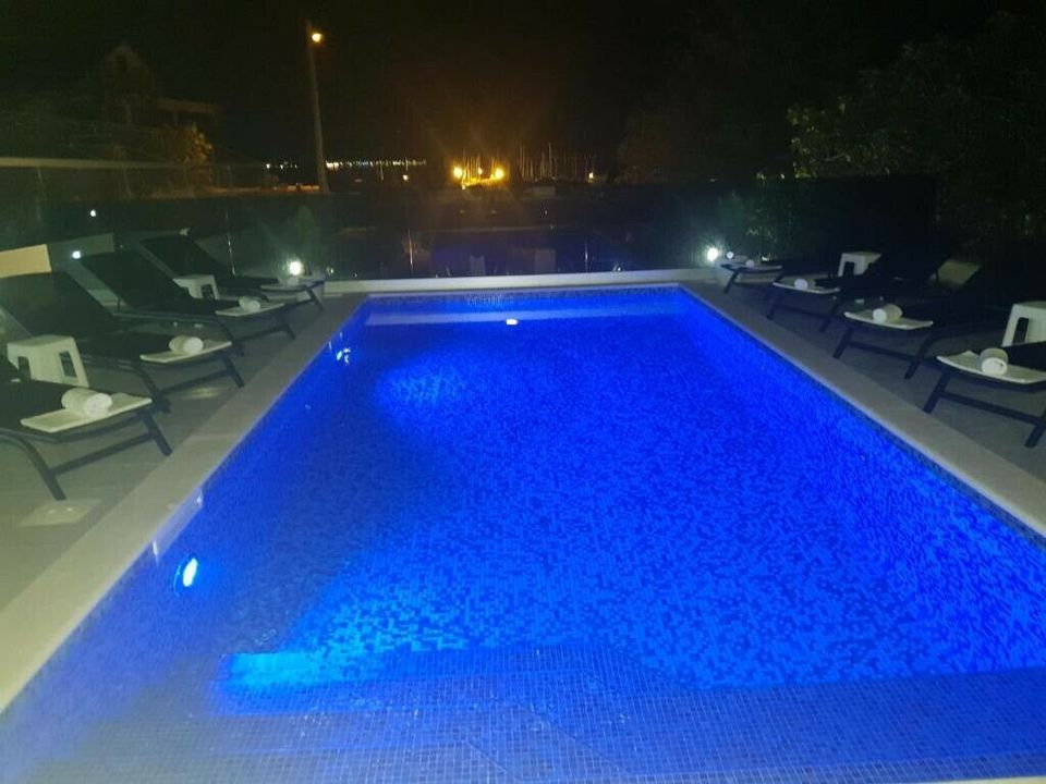 Villa mit Pool Nähe Split 5 Schlafzimmer bis 10 Personen in Farchant