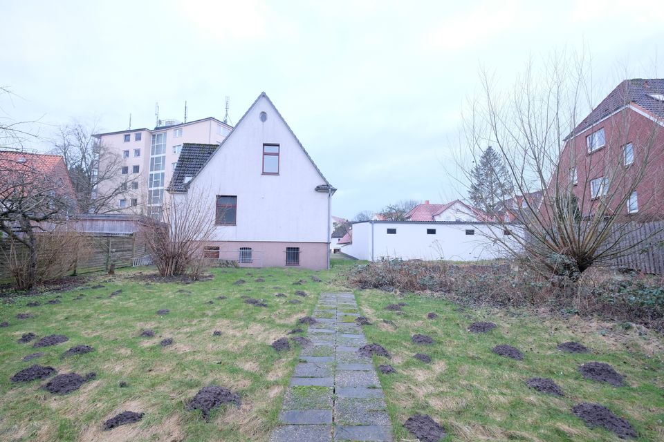 Wassergrundstück an der Schwartau- zentrumsnah gelegenes, renoviertes Einfamilienhaus mit Altbaucharme in Bad Schwartau