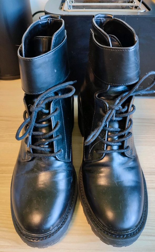 Bershka Boots Gr. 39 in Wiesbaden