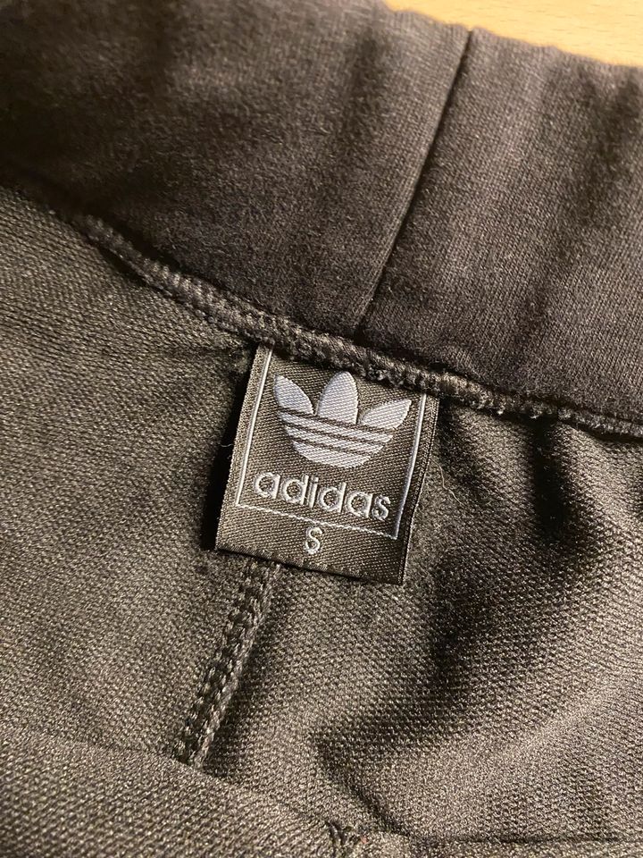 Short von Adidas in Geisenfeld