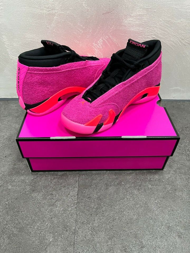 Nike Jordan 14 Retro Low Shocking Pink US 9 / EU 40,5 in Oberhausen