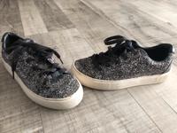 Glitzer-Schnürschuh von UGG in Gr 38 Nordrhein-Westfalen - Hamm Vorschau