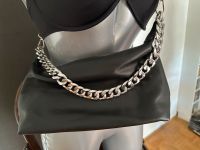 Bershka schwarze Tasche Handtasche mit Silber Kette Aubing-Lochhausen-Langwied - Aubing Vorschau