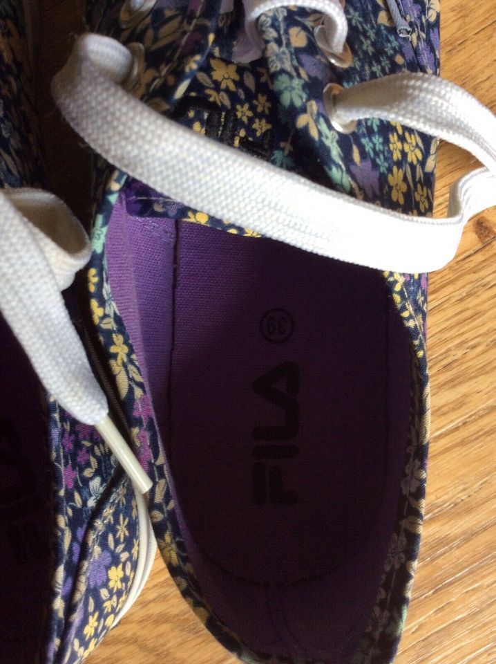 Fila Sneaker Lila mit Blumen in Menden