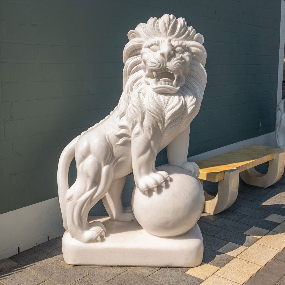 Marmorstatue "asiatische Löwenwächter" in Elmshorn