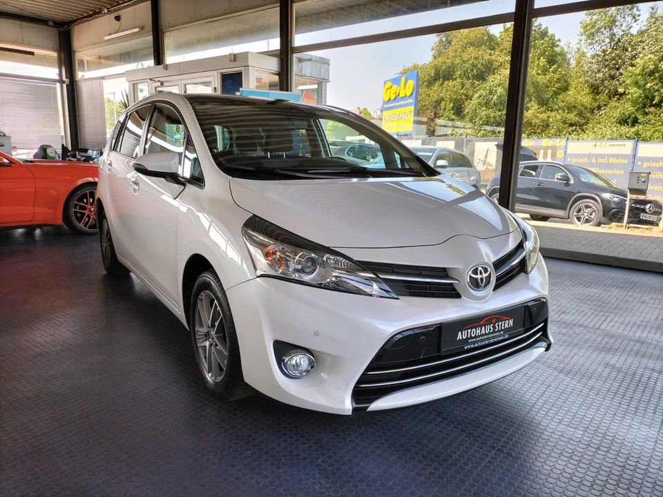 Toyota Verso SkyView Edition*PDC*Kamera*AHK*Panorama in Bremen