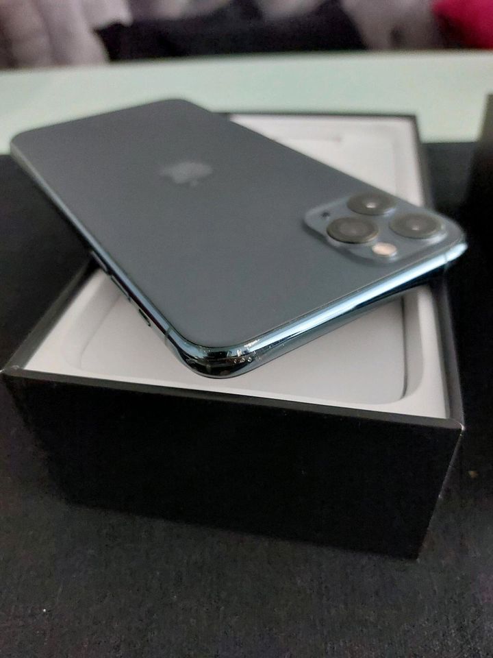 Apple iPhone 11 Pro Max 64GB Spacegrau in Bergkamen