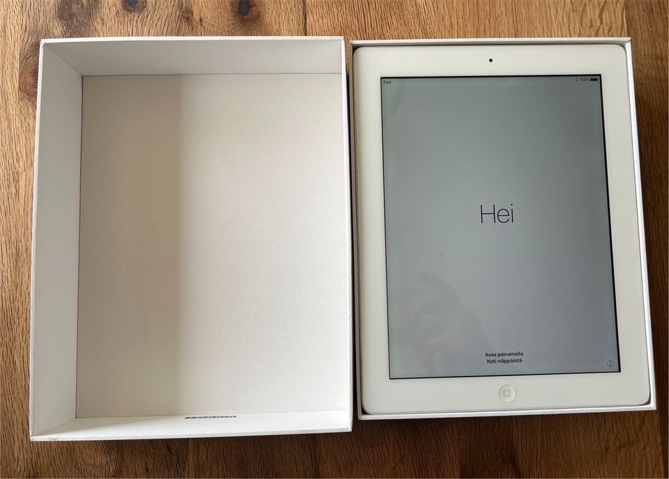 Apple iPad Wi-Fi (4. Gen.) 16GB Weiß Model A1458 in Kissing