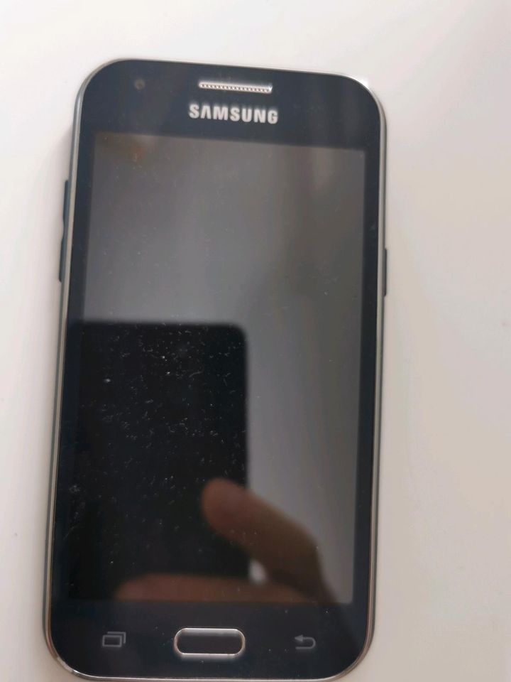 Samsung galaxy J 1 in Nienburg (Weser)