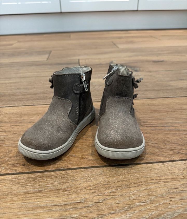 Primigi Leder Stiefel 25 Glitzer grau Mädchen Herbst sehr gut in Geretsried