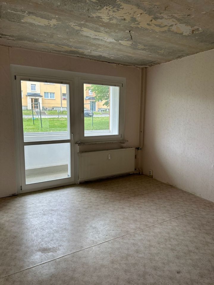 Handwerkerwohnung // 2 Zimmer Wohnung im EG + Kautionsfrei anmieten // + 4 Monate Mietfrei !! in Schöneck