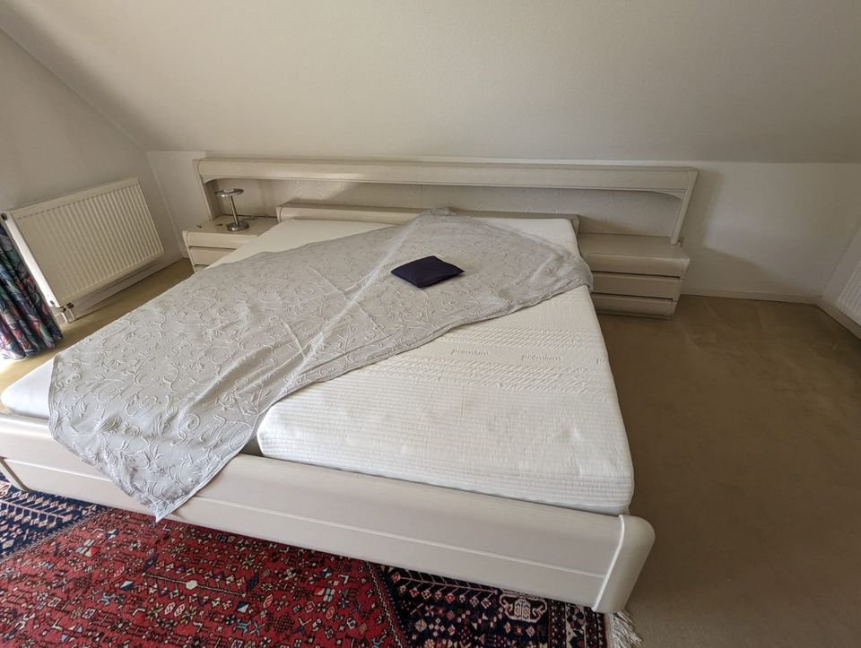 Schlafzimmer Bett | Massivholz | inkl. ergonomischen Matratzen in Celle