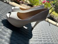 Damen Plateau Hochzeitsschuhe Brautschuhe Schuhe Pumps weiß Gr 39 Niedersachsen - Nordstemmen Vorschau