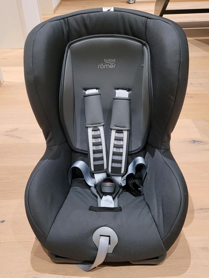 Britax Römer Duo plus Autokindersitz in Grafling