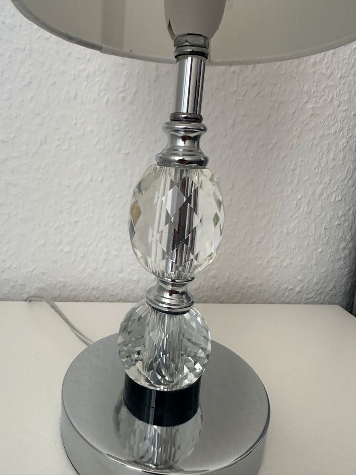 Tischlampe Wohnzimmer Schlafzimmer Lampe Weiß Silber in Stadtroda