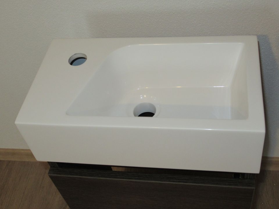 Waschbecken mit Unterschrank in Sulzberg