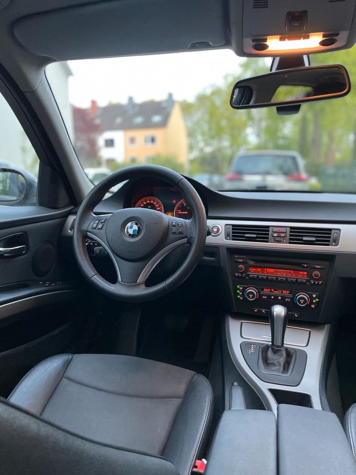 BMW E90 320D | KEY-LESS | S-DACH | TURBO NEU | E-SITZE | TÜV04/26 in Bremen