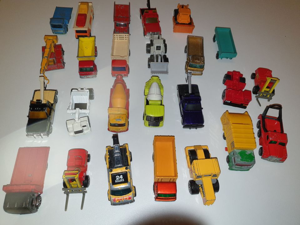 26 Spielzeug Matchbox Autos Sammlung Baustelle in Siegburg