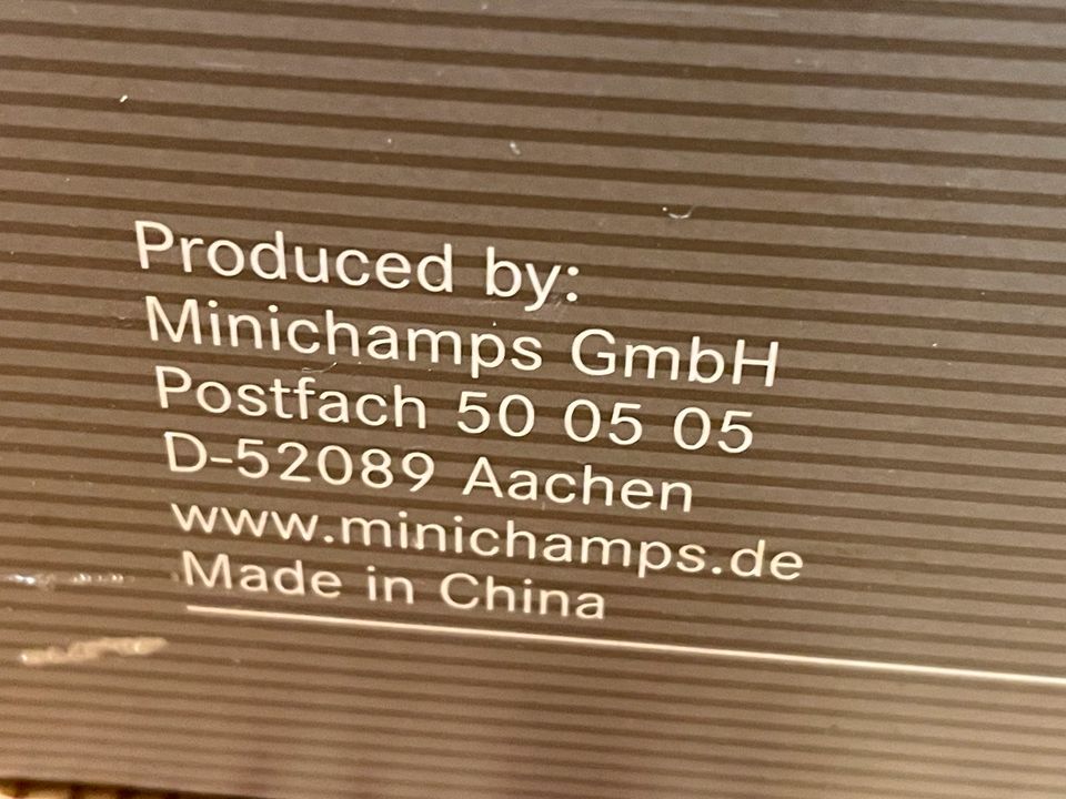 Minichamps 1:18 Mercedes-Benz R-Klasse Irdiumsilber B6 696 2323 in Hamburg