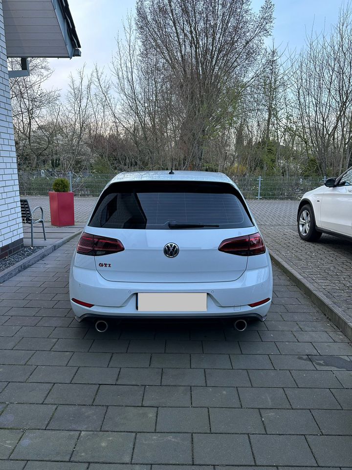 Vw Golf 7 GTI Performance Facelift gepflegt aus 1. Hand in Grevenbroich