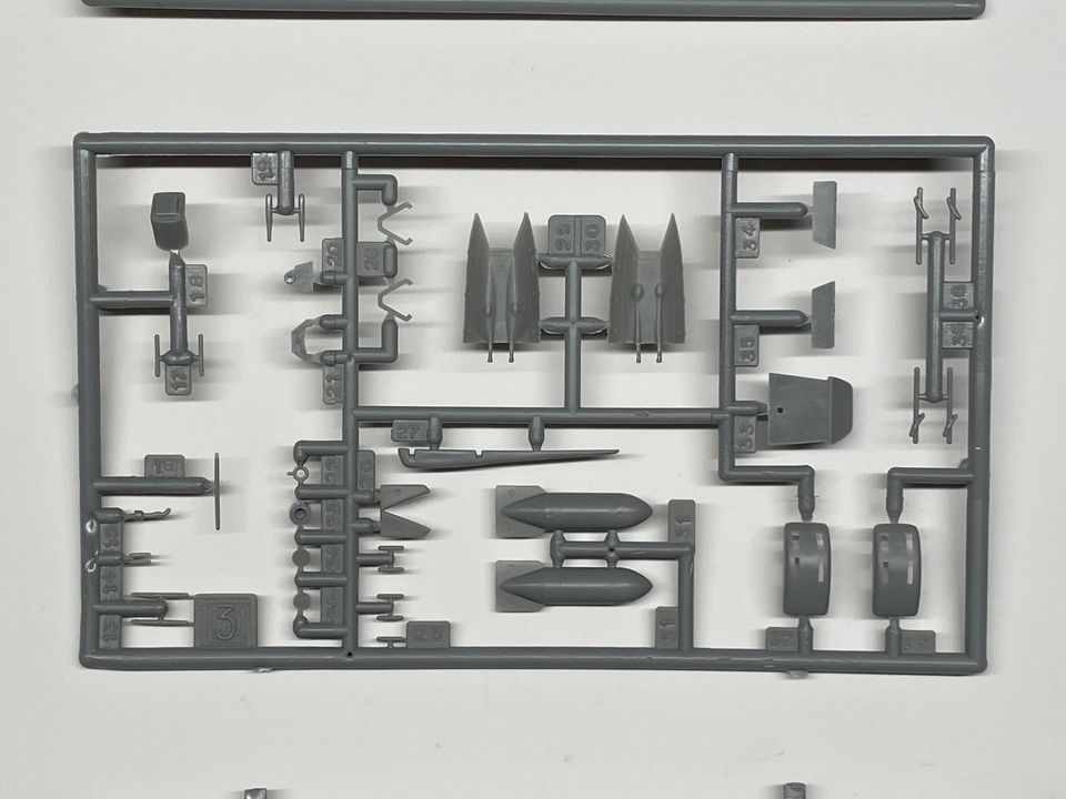 Modellbau Jagdflugzeug Focke Wulf Fw 190 A8/F3 1:72 Heller France in Schorndorf