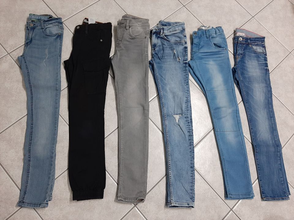 Bekleidung Jungen Gr. 146/152 Jeans Shorts Jacken Oberteile in Bogen Niederbay
