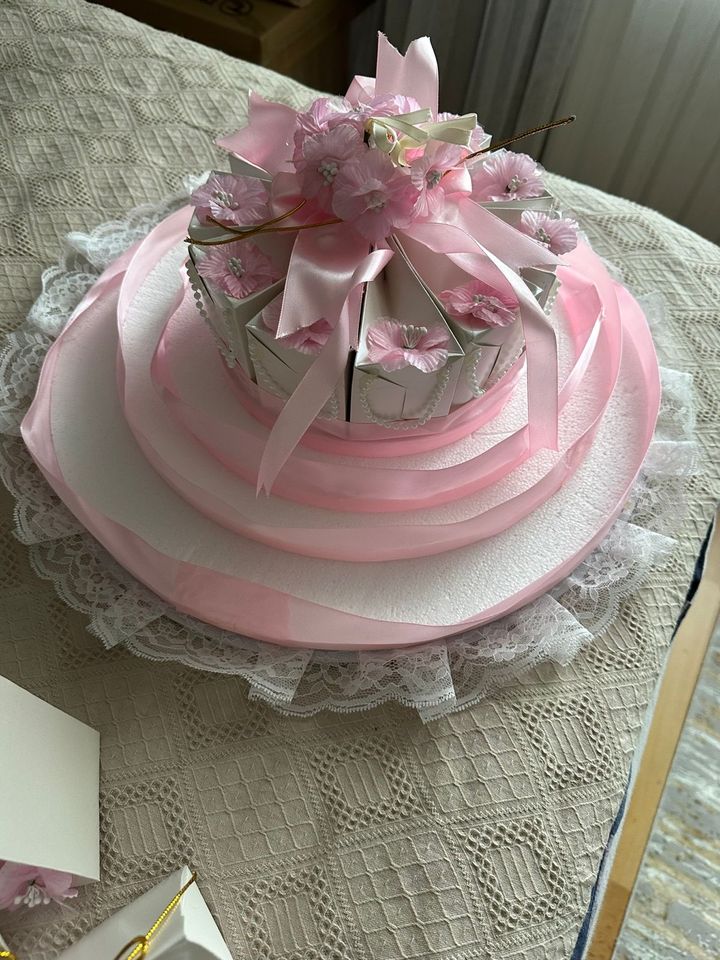 Gastgeschenk Torte rosa in Gelsenkirchen