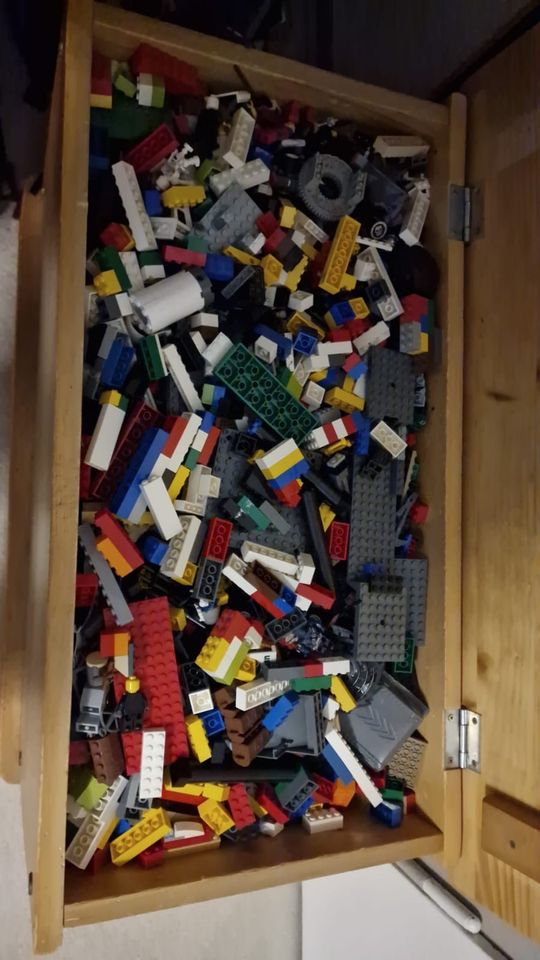 Holztruhe mit Viel Lego + Vollständigen Lego Star Wars Sets in Triptis