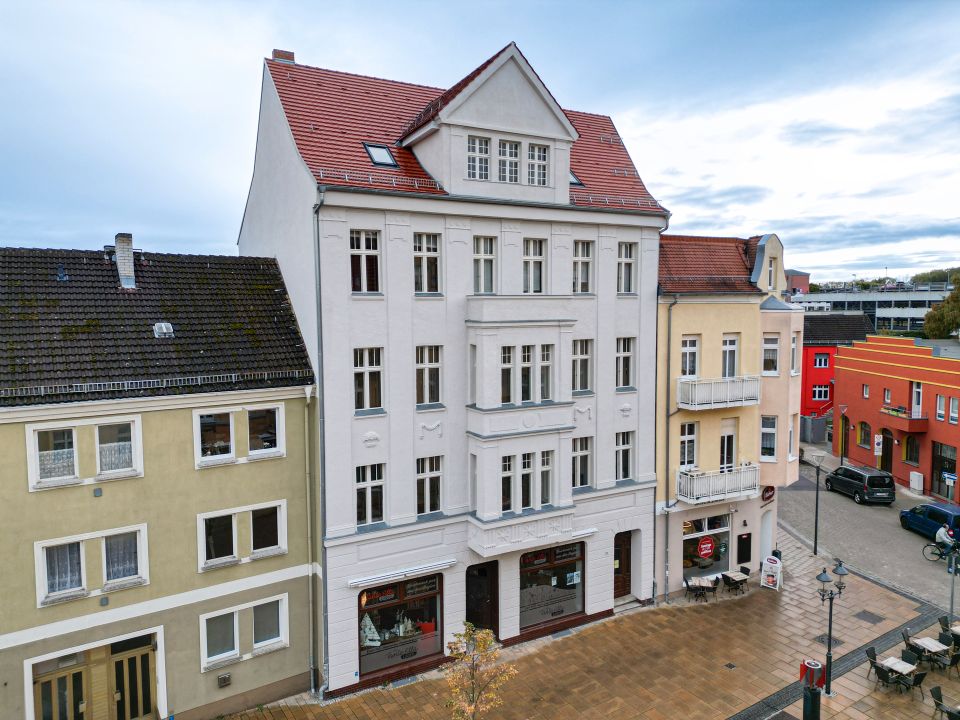 Leben wie ein Fürst - Einzigartig und hochwertig sanierte 5 Zi Wohnung mit Balkon & Wintergarten in Luckenwalde