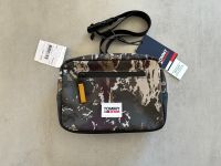 Tommy Hilfiger Tasche Umhängetasche Camouflage/Khaki Niedersachsen - Hude (Oldenburg) Vorschau