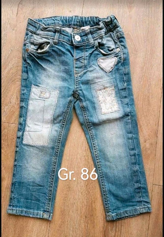 Neuwertig H&M Jeans Gr. 86, Hose Mädchen in Scheidegg