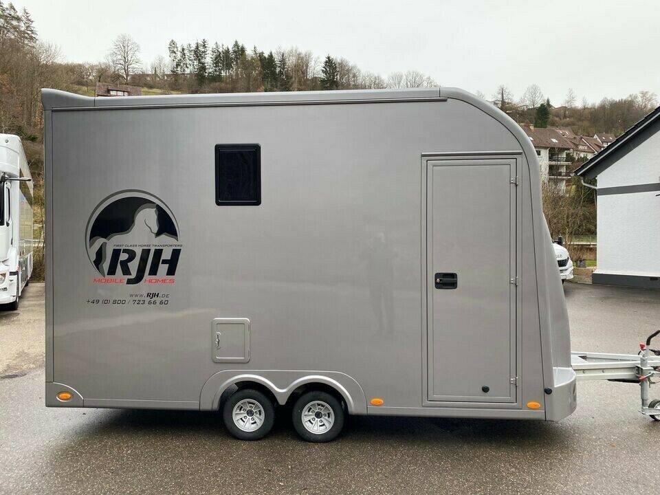 Andere RJH 3t Wohntrailer mit Heckgarage Wohnwagen LKW in Vaterstetten