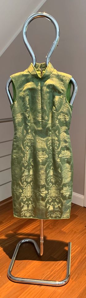 NEU! Asiatisches Couturier Seidenkleid in Apfelgrün in Größe 36 in Essen