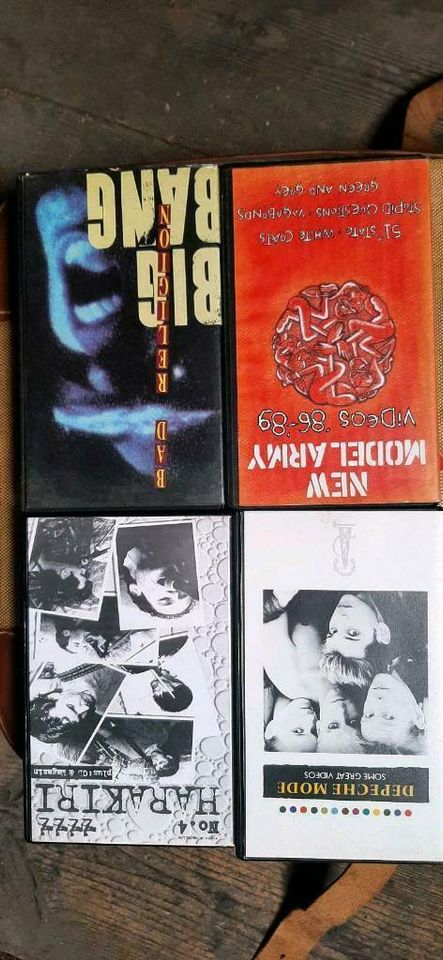 8 Musik VHS - Kiss, Bad Religion, Dead Kennedys, Depeche Mode in Ludwigsburg