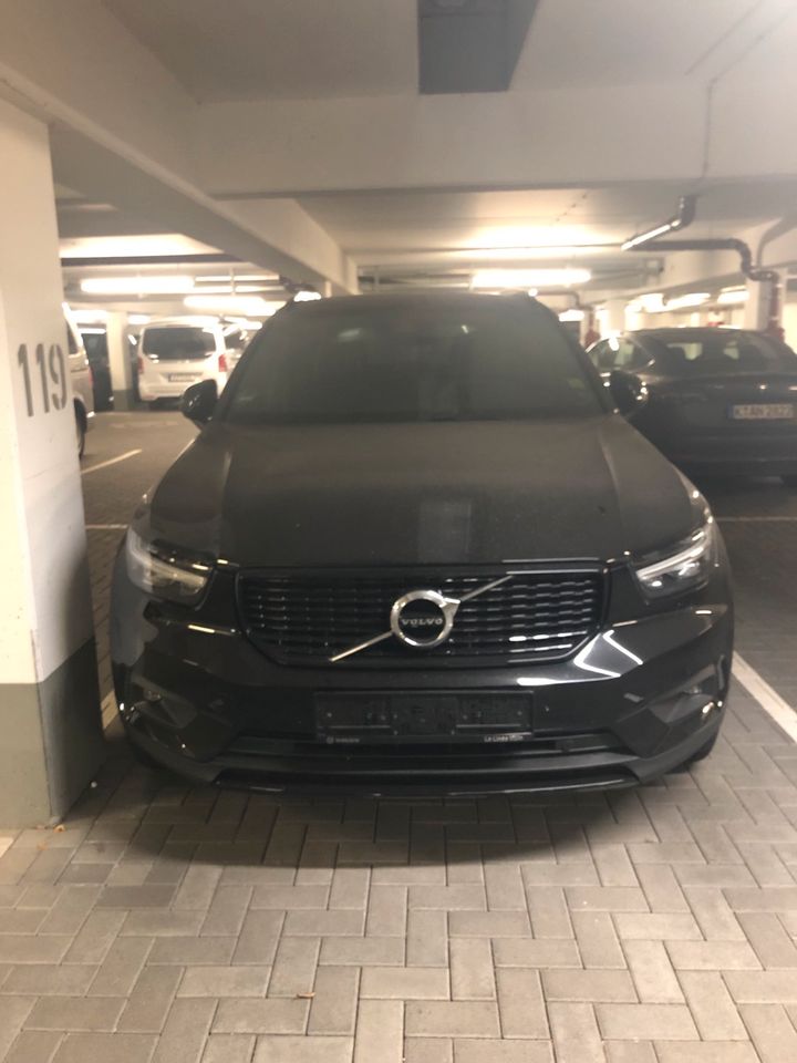 Volvo XC 40 R-Design AWD in Köln