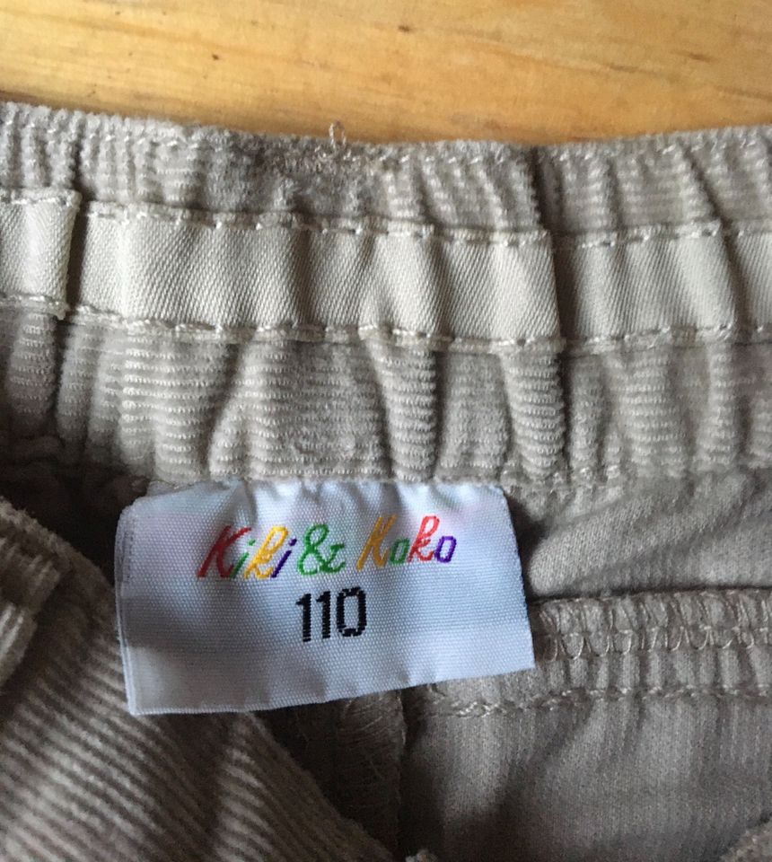 Mädchen 7/8 Cordhose / Knickerbocker Gr. 110 in Suhl