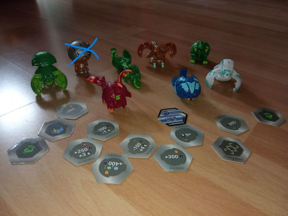 Bakugan Bakugans mit Magnet und Spielkarten 7 Figuren in Dresden