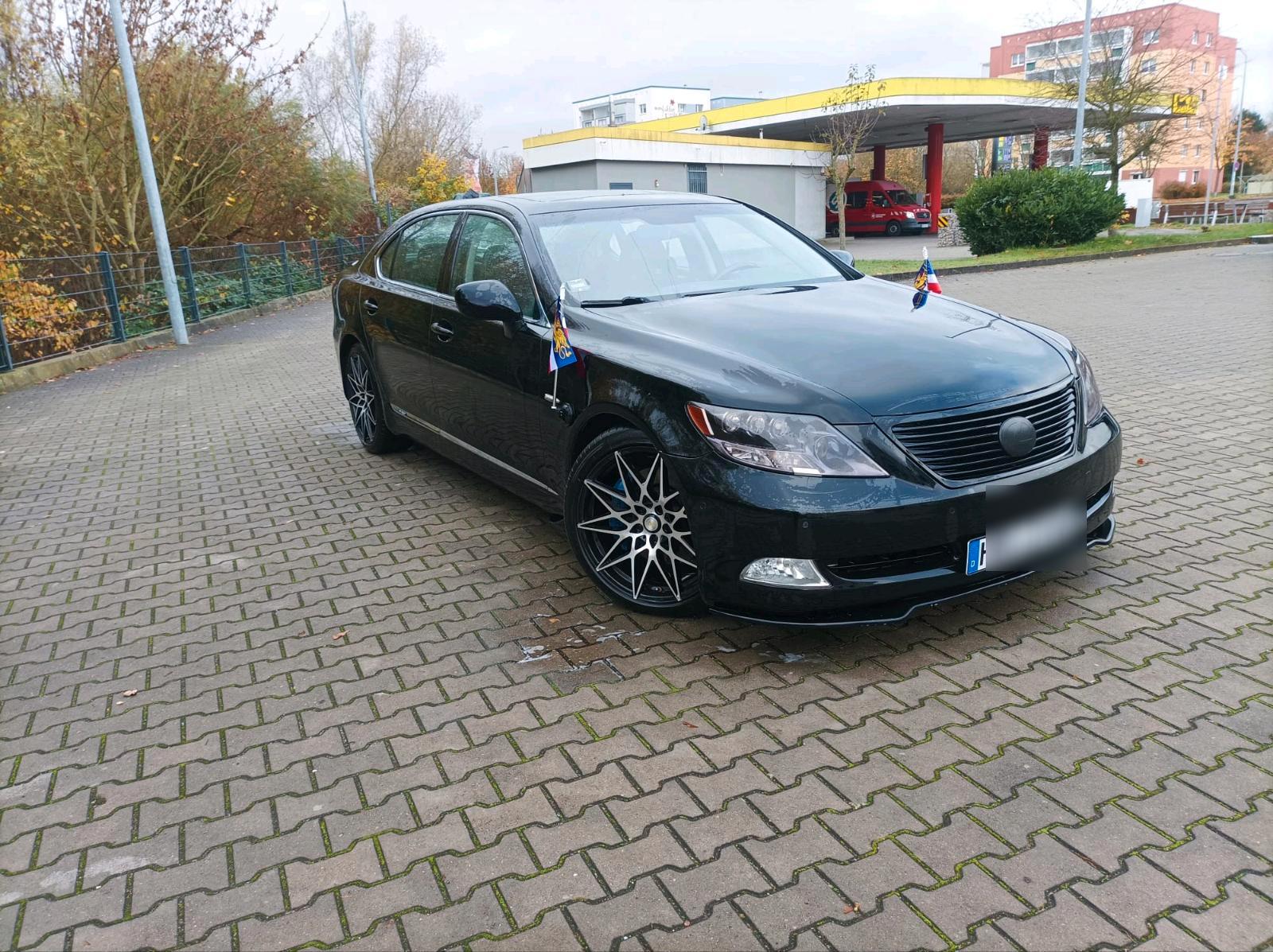 Abbildung des Autos Lexus LS 600 Hybrid Lang…