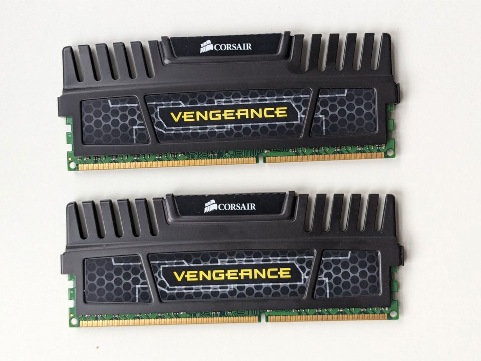 Corsair CMZ16GX3M2A1600C10 Vengeance 16GB in Berlin