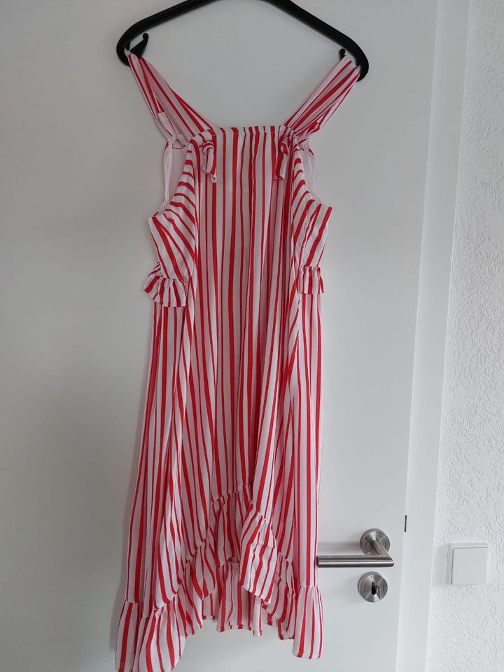 Zara Kleid Streifen rot weiss Volants  Gr. 164 Sommerkleid in Gottmadingen
