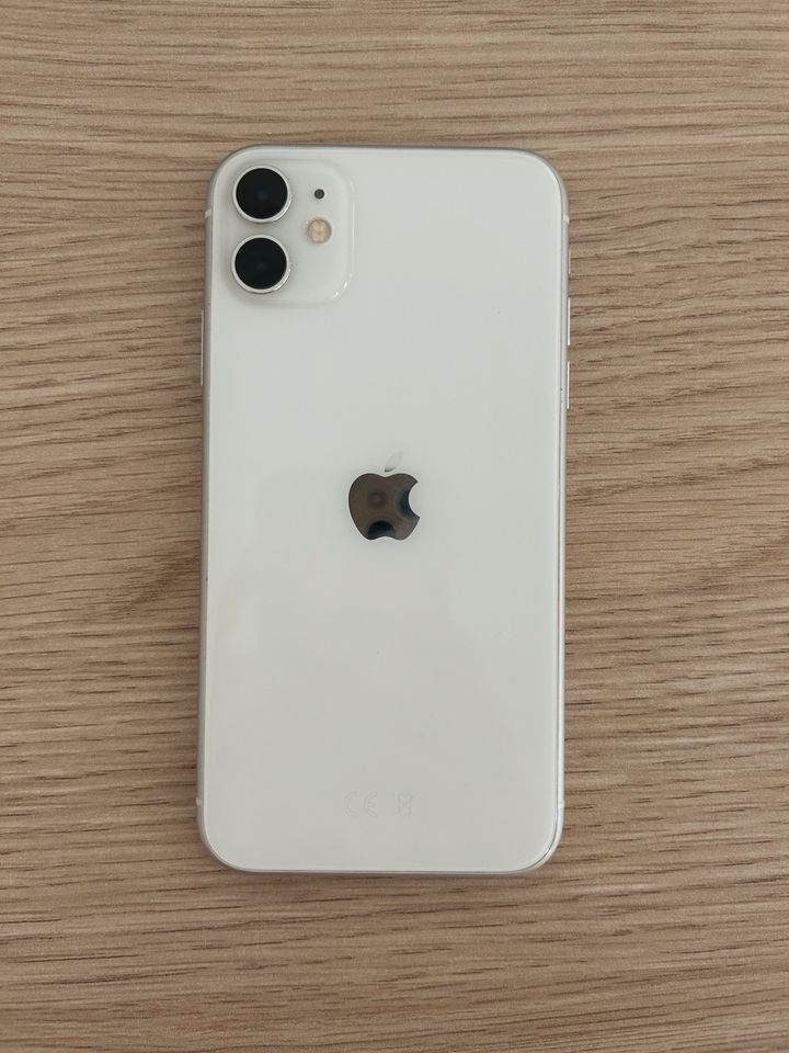iPhone 11, 64 GB, weiß in Berlin