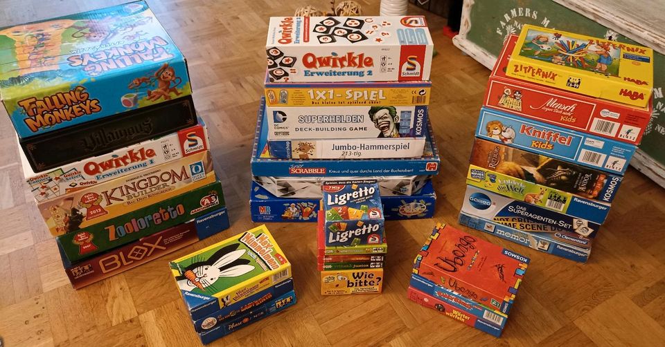 Gesellschaftsspiele: Qwirkle, Villainous, Superhelden, Wizard ... in Neuenhagen