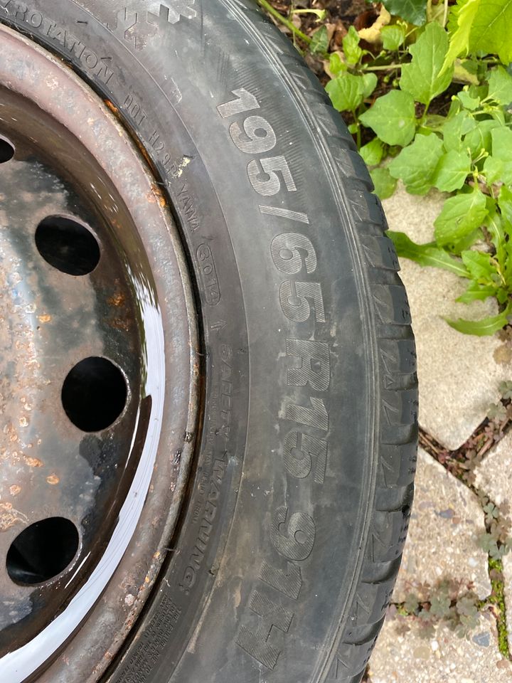 2 Winterreifen Kumho 195/65 R15 in Niederdürenbach