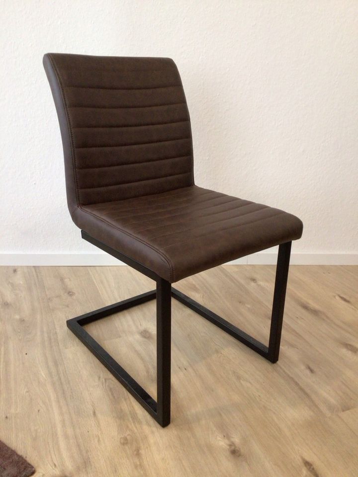 Esstisch im Industriedesign mit 6 Stühlen 200x100x75 cm in Recklinghausen