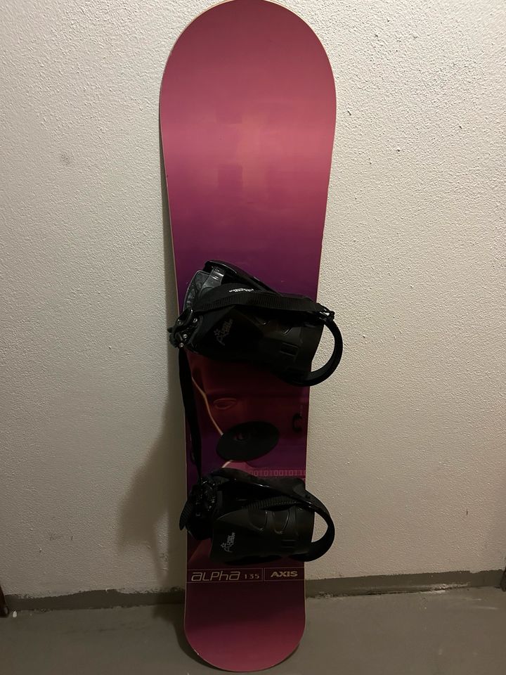 Snowboard Pink in Nürnberg (Mittelfr)