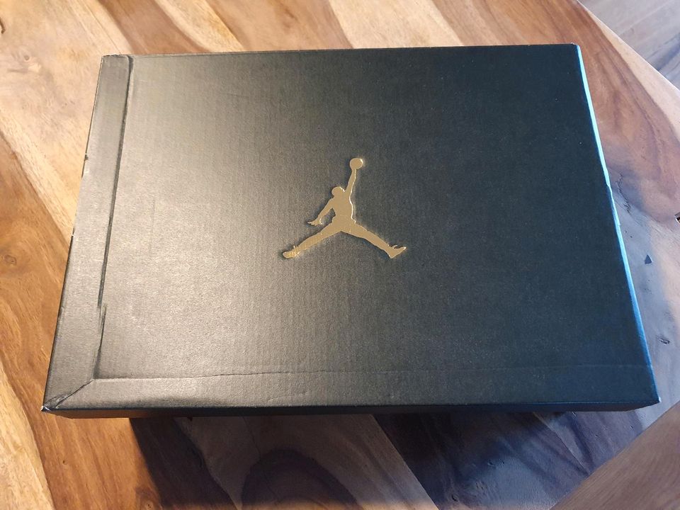 Air Jordan 11 CMFT, EU 43, barley green/vert discret NEU in Frankfurt am Main